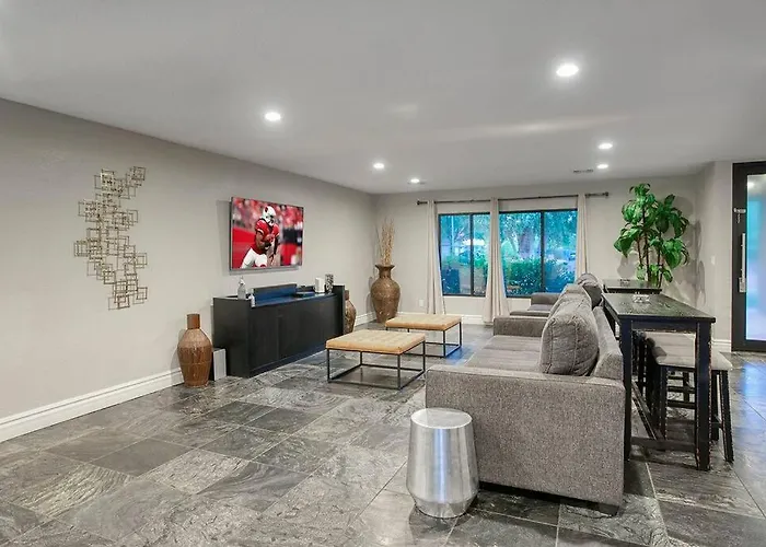 Private Pool Oasis With Hot Tub & Golf Simulator * Scottsdale