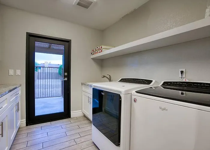 Private Pool Oasis With Hot Tub & Golf Simulator Dom wakacyjny Scottsdale