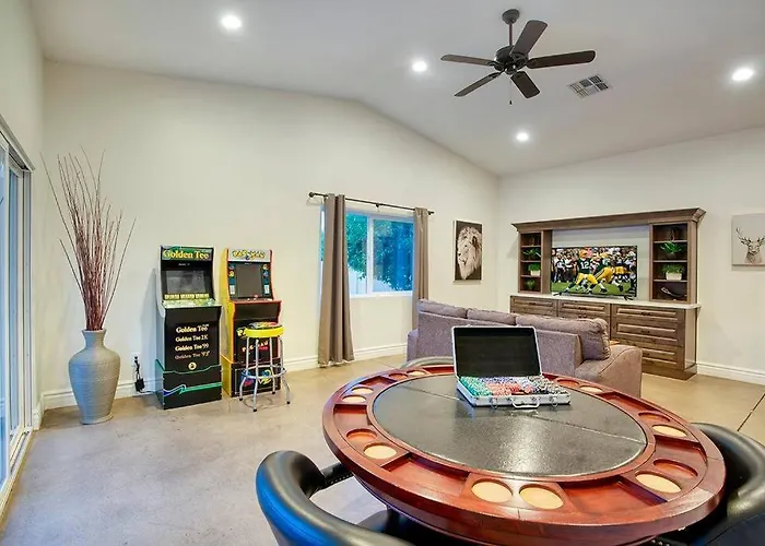 Private Pool Oasis With Hot Tub & Golf Simulator * Scottsdale