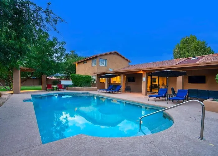 Private Pool Oasis With Hot Tub & Golf Simulator